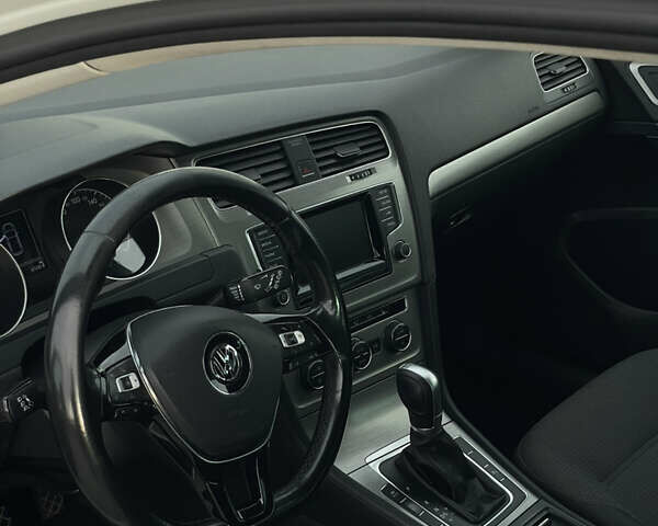 Белый Фольксваген Гольф, объемом двигателя 1.4 л и пробегом 240 тыс. км за 14000 $, фото 13 на Automoto.ua