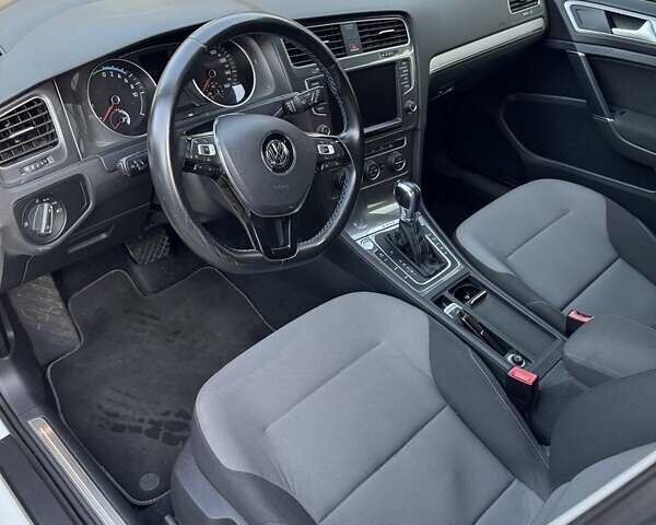 Білий Фольксваген Гольф, об'ємом двигуна 0 л та пробігом 167 тис. км за 9500 $, фото 3 на Automoto.ua