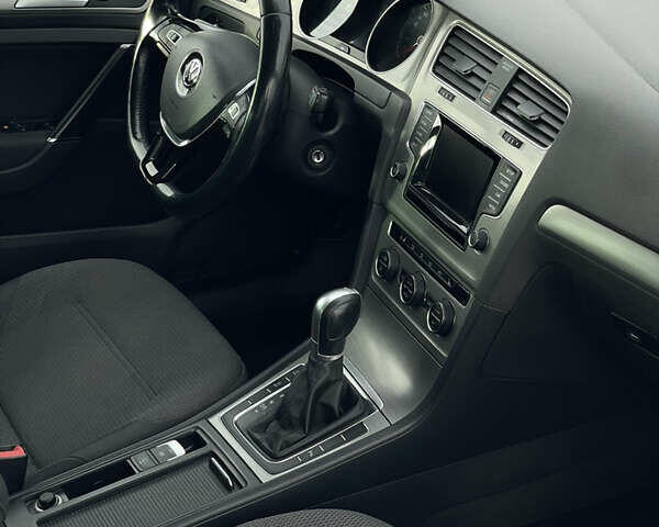 Белый Фольксваген Гольф, объемом двигателя 1.4 л и пробегом 240 тыс. км за 14000 $, фото 21 на Automoto.ua