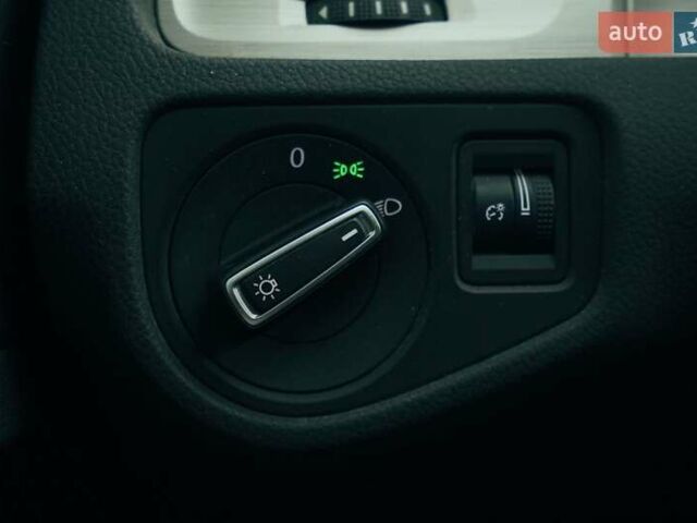 Белый Фольксваген Гольф, объемом двигателя 1.97 л и пробегом 210 тыс. км за 11900 $, фото 7 на Automoto.ua