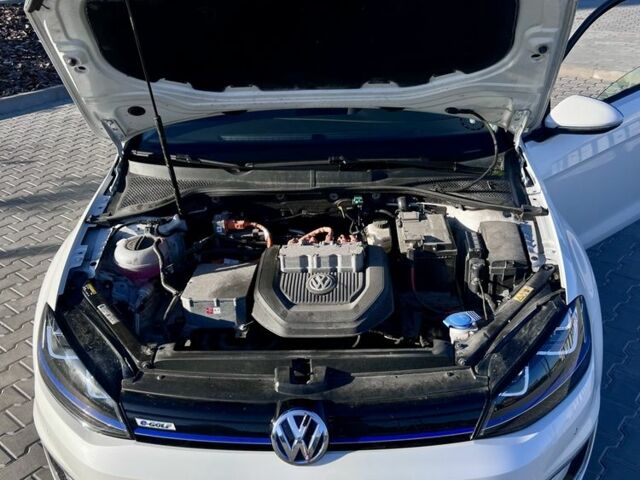 Фольксваген Гольф 2014 у Кропивницькому (Кіровограді) на Automoto.ua Білий Фольксваген Гольф, об'ємом двигуна 0 л та пробігом 107 тис. км за 8100 $, фото 12 на Automoto.ua