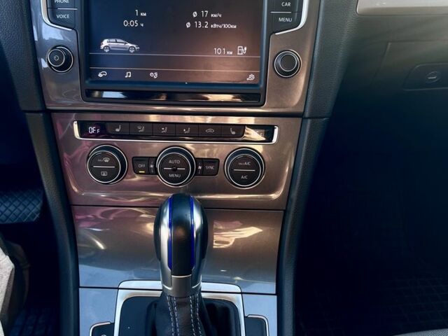 Фольксваген Гольф 2014 у Кропивницькому (Кіровограді) на Automoto.ua Білий Фольксваген Гольф, об'ємом двигуна 0 л та пробігом 107 тис. км за 8100 $, фото 20 на Automoto.ua