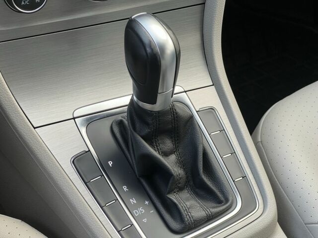 Белый Фольксваген Гольф, объемом двигателя 1.8 л и пробегом 115 тыс. км за 11500 $, фото 15 на Automoto.ua