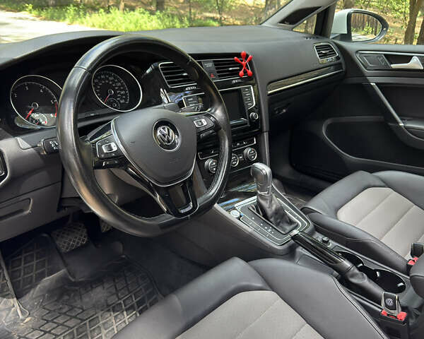 Белый Фольксваген Гольф, объемом двигателя 1.97 л и пробегом 135 тыс. км за 15300 $, фото 10 на Automoto.ua