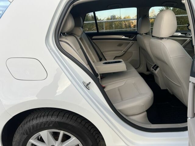 Белый Фольксваген Гольф, объемом двигателя 1.8 л и пробегом 115 тыс. км за 11500 $, фото 19 на Automoto.ua