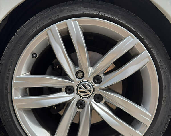 Белый Фольксваген Гольф, объемом двигателя 1.97 л и пробегом 135 тыс. км за 15300 $, фото 6 на Automoto.ua