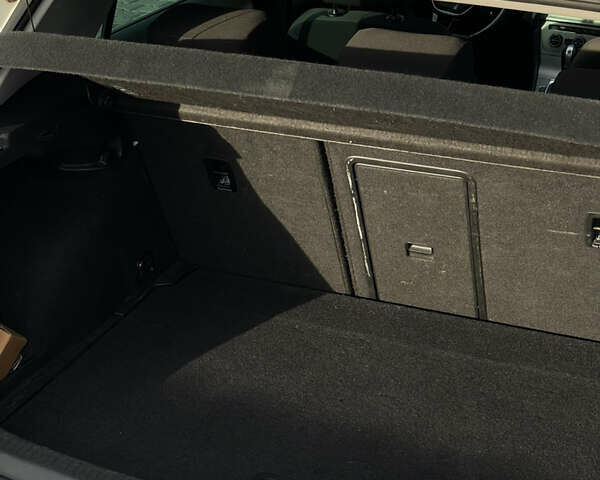 Белый Фольксваген Гольф, объемом двигателя 1.4 л и пробегом 240 тыс. км за 14000 $, фото 26 на Automoto.ua