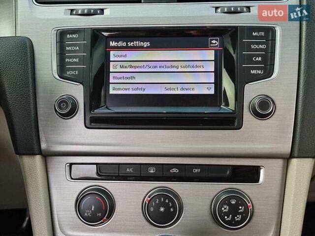 Белый Фольксваген Гольф, объемом двигателя 1.8 л и пробегом 127 тыс. км за 11199 $, фото 59 на Automoto.ua