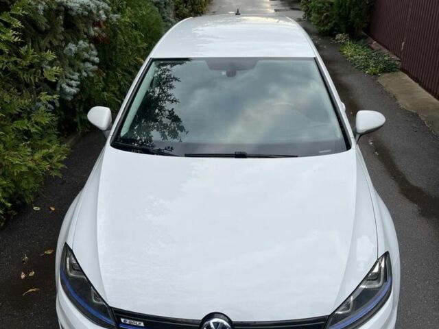 Белый Фольксваген Гольф, объемом двигателя 0 л и пробегом 132 тыс. км за 7950 $, фото 2 на Automoto.ua