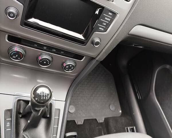 Білий Фольксваген Гольф, об'ємом двигуна 1.6 л та пробігом 241 тис. км за 7997 $, фото 25 на Automoto.ua