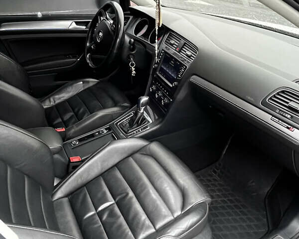 Белый Фольксваген Гольф, объемом двигателя 0 л и пробегом 186 тыс. км за 8100 $, фото 1 на Automoto.ua