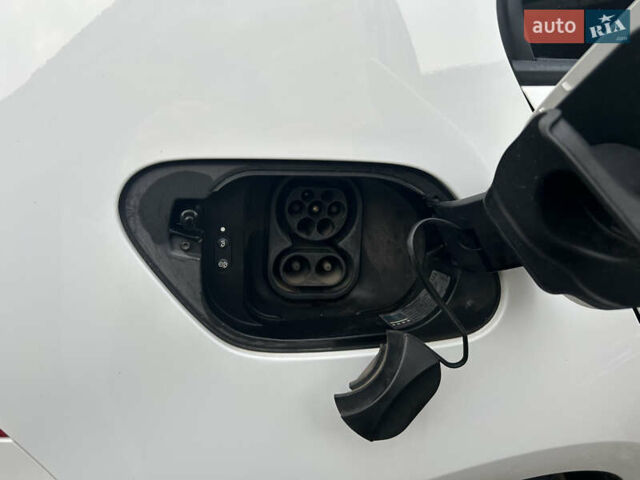 Білий Фольксваген Гольф, об'ємом двигуна 0 л та пробігом 165 тис. км за 9500 $, фото 44 на Automoto.ua