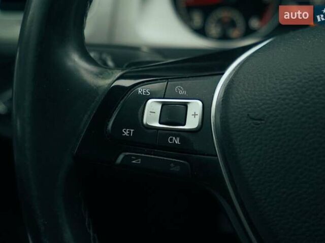 Белый Фольксваген Гольф, объемом двигателя 1.97 л и пробегом 210 тыс. км за 11900 $, фото 6 на Automoto.ua