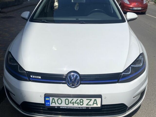 Белый Фольксваген Гольф, объемом двигателя 0 л и пробегом 113 тыс. км за 8300 $, фото 2 на Automoto.ua