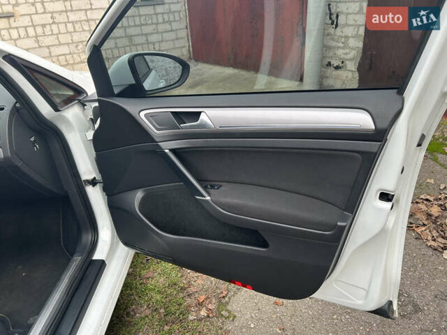 Білий Фольксваген Гольф, об'ємом двигуна 0 л та пробігом 165 тис. км за 9500 $, фото 34 на Automoto.ua
