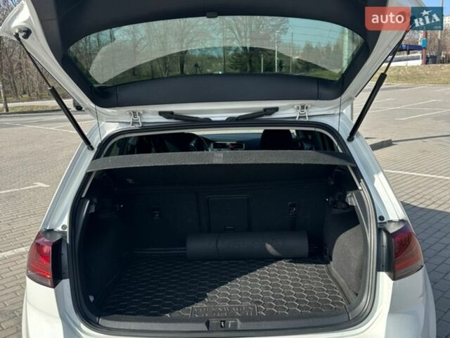 Белый Фольксваген Гольф, объемом двигателя 1.97 л и пробегом 182 тыс. км за 14000 $, фото 18 на Automoto.ua