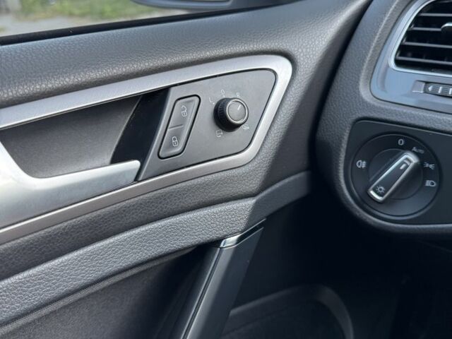 Белый Фольксваген Гольф, объемом двигателя 0 л и пробегом 167 тыс. км за 9500 $, фото 13 на Automoto.ua