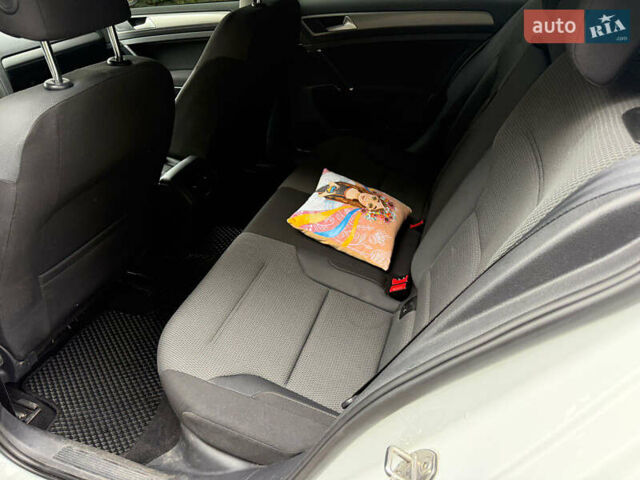 Белый Фольксваген Гольф, объемом двигателя 1.6 л и пробегом 172 тыс. км за 10900 $, фото 20 на Automoto.ua