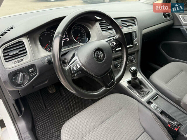Белый Фольксваген Гольф, объемом двигателя 1.6 л и пробегом 172 тыс. км за 10900 $, фото 19 на Automoto.ua