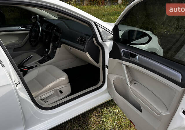 Білий Фольксваген Гольф, об'ємом двигуна 1.8 л та пробігом 127 тис. км за 11100 $, фото 6 на Automoto.ua