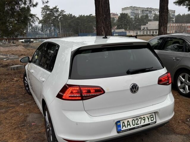 Белый Фольксваген Гольф, объемом двигателя 0 л и пробегом 175 тыс. км за 9200 $, фото 4 на Automoto.ua