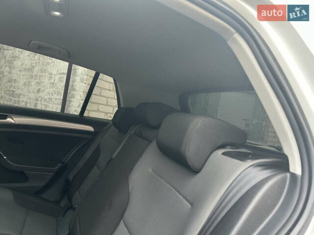 Білий Фольксваген Гольф, об'ємом двигуна 0 л та пробігом 165 тис. км за 9500 $, фото 33 на Automoto.ua