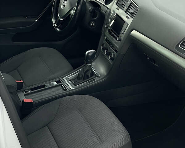 Белый Фольксваген Гольф, объемом двигателя 1.4 л и пробегом 240 тыс. км за 14000 $, фото 22 на Automoto.ua