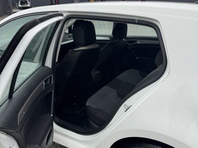 Белый Фольксваген Гольф, объемом двигателя 0 л и пробегом 118 тыс. км за 11500 $, фото 5 на Automoto.ua