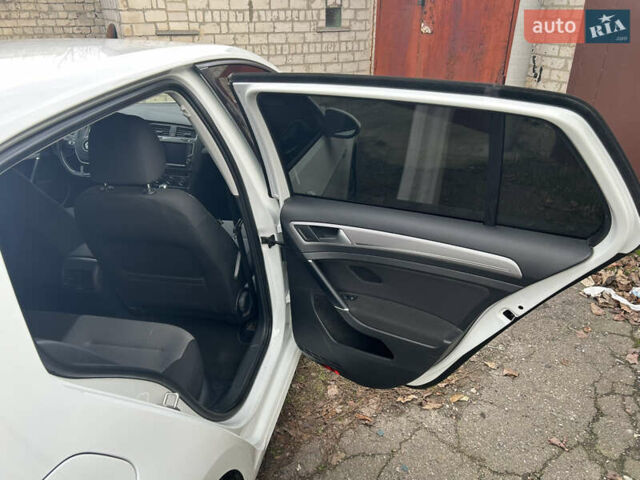 Білий Фольксваген Гольф, об'ємом двигуна 0 л та пробігом 165 тис. км за 9500 $, фото 36 на Automoto.ua