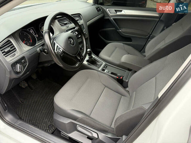 Белый Фольксваген Гольф, объемом двигателя 1.6 л и пробегом 172 тыс. км за 10900 $, фото 21 на Automoto.ua