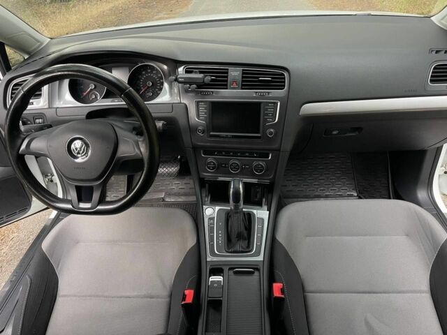 Белый Фольксваген Гольф, объемом двигателя 0 л и пробегом 107 тыс. км за 8200 $, фото 6 на Automoto.ua