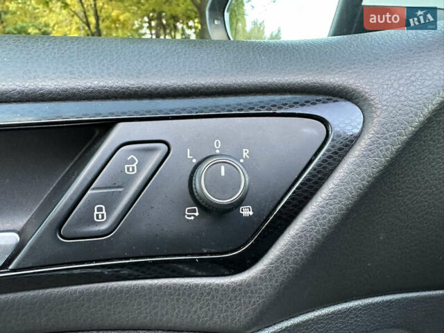 Фольксваген Гольф 2015 в Хмельницком на Automoto.ua Белый Фольксваген Гольф, объемом двигателя 1.6 л и пробегом 134 тыс. км за 12000 $, фото 19 на Automoto.ua