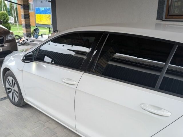 Белый Фольксваген Гольф, объемом двигателя 0 л и пробегом 123 тыс. км за 8500 $, фото 2 на Automoto.ua