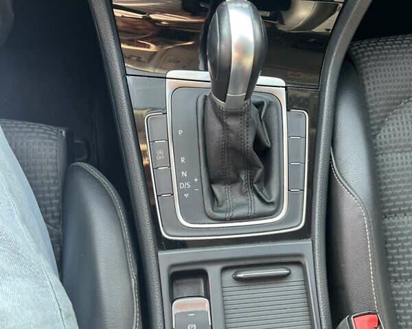 Белый Фольксваген Гольф, объемом двигателя 1.6 л и пробегом 250 тыс. км за 11700 $, фото 38 на Automoto.ua