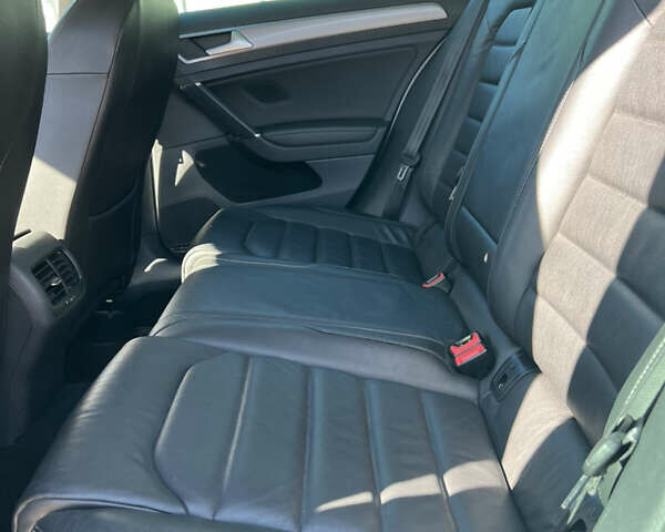 Белый Фольксваген Гольф, объемом двигателя 0 л и пробегом 161 тыс. км за 9700 $, фото 4 на Automoto.ua