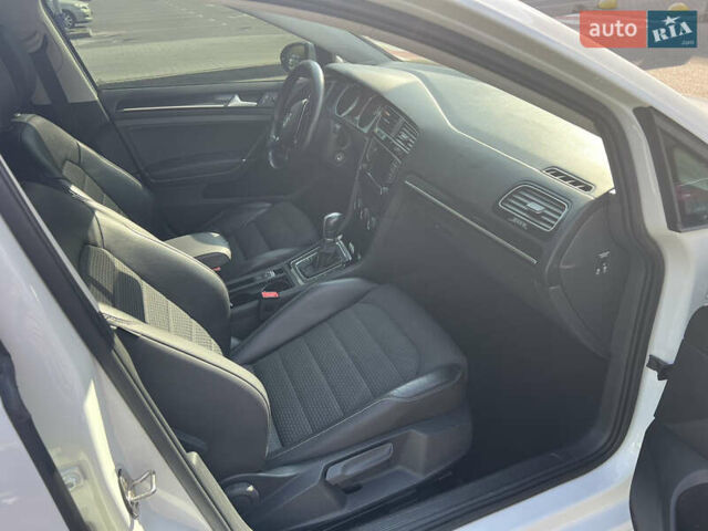 Белый Фольксваген Гольф, объемом двигателя 1.6 л и пробегом 250 тыс. км за 11700 $, фото 16 на Automoto.ua