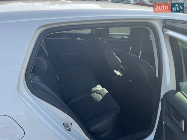 Белый Фольксваген Гольф, объемом двигателя 1.6 л и пробегом 250 тыс. км за 11700 $, фото 20 на Automoto.ua