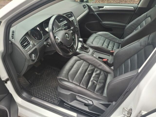 Белый Фольксваген Гольф, объемом двигателя 0 л и пробегом 118 тыс. км за 8800 $, фото 3 на Automoto.ua