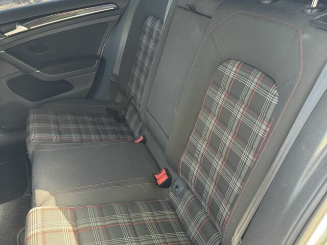 Білий Фольксваген Гольф, об'ємом двигуна 2 л та пробігом 137 тис. км за 12500 $, фото 3 на Automoto.ua