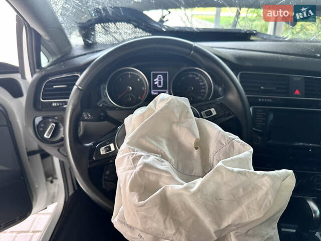 Белый Фольксваген Гольф, объемом двигателя 1.97 л и пробегом 177 тыс. км за 5000 $, фото 21 на Automoto.ua