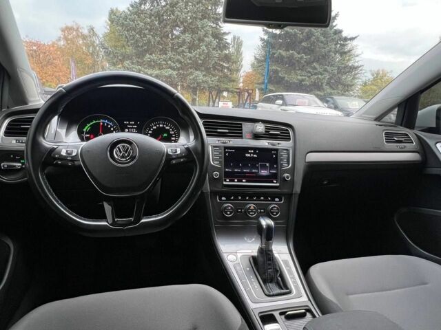 Білий Фольксваген Гольф, об'ємом двигуна 0 л та пробігом 150 тис. км за 9400 $, фото 10 на Automoto.ua