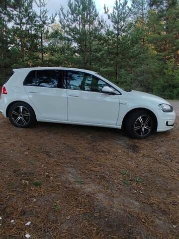 Білий Фольксваген Гольф, об'ємом двигуна 0 л та пробігом 133 тис. км за 8100 $, фото 7 на Automoto.ua