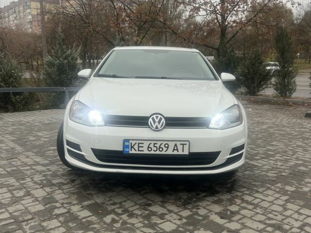 Белый Фольксваген Гольф, объемом двигателя 1.8 л и пробегом 141 тыс. км за 11000 $, фото 1 на Automoto.ua