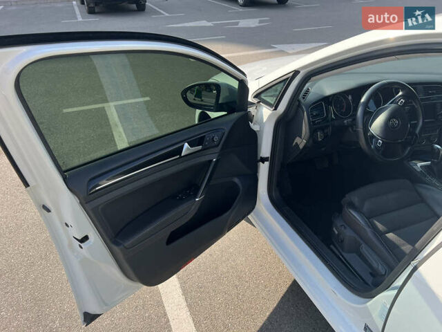 Белый Фольксваген Гольф, объемом двигателя 1.6 л и пробегом 250 тыс. км за 11700 $, фото 26 на Automoto.ua