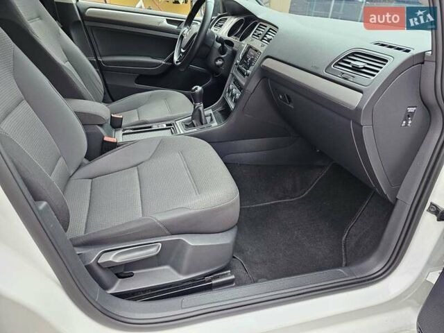 Білий Фольксваген Гольф, об'ємом двигуна 1.6 л та пробігом 230 тис. км за 10900 $, фото 21 на Automoto.ua