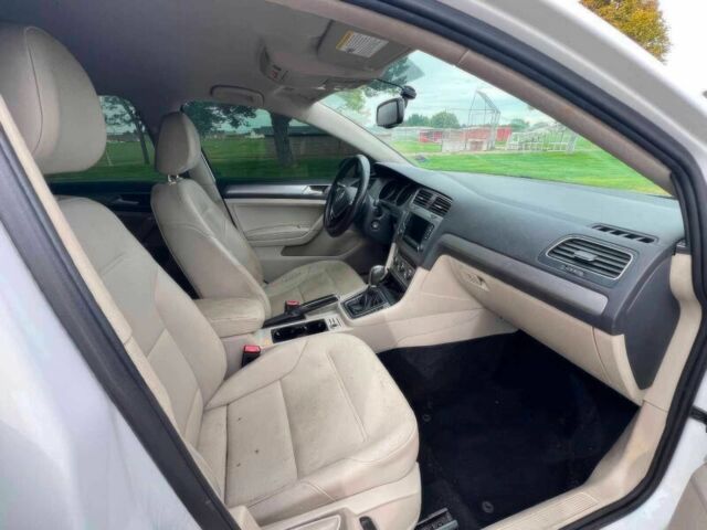 Белый Фольксваген Гольф, объемом двигателя 1.8 л и пробегом 76 тыс. км за 12000 $, фото 6 на Automoto.ua