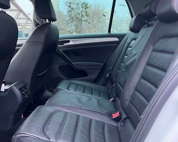 Белый Фольксваген Гольф, объемом двигателя 0 л и пробегом 107 тыс. км за 9999 $, фото 12 на Automoto.ua