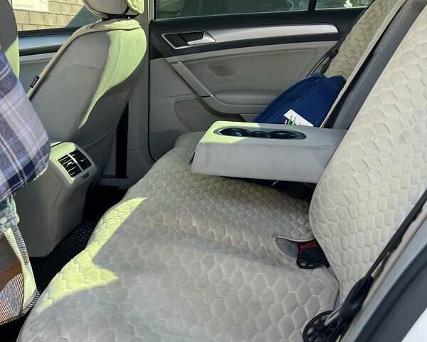 Белый Фольксваген Гольф, объемом двигателя 1.8 л и пробегом 212 тыс. км за 12500 $, фото 6 на Automoto.ua