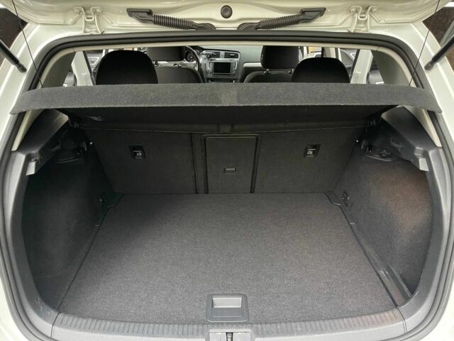 Белый Фольксваген Гольф, объемом двигателя 0 л и пробегом 107 тыс. км за 8200 $, фото 7 на Automoto.ua