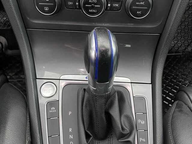 Белый Фольксваген Гольф, объемом двигателя 0 л и пробегом 118 тыс. км за 8600 $, фото 8 на Automoto.ua